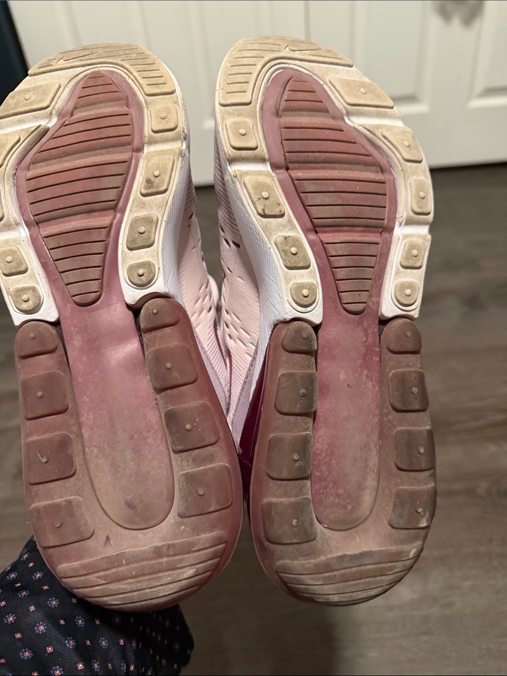 Nike Women’s Air270 Pink Sneakers with Burgundy - Picture 5 of 8